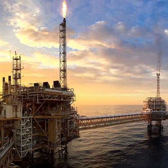 Instalação industrial offshore: comunicação entre equipes operacionais